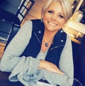 Meet your Posher, Elaine